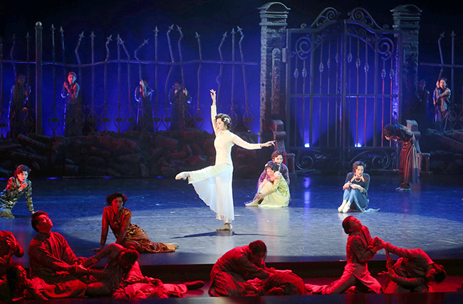 (董辉)舞剧《金陵十三钗》首演 演出现场。董辉 孟德龙摄.jpg