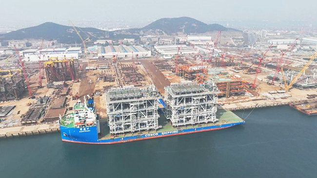 The first-phase Canadian LNG project core modules are delivered in Qingdao.jpg