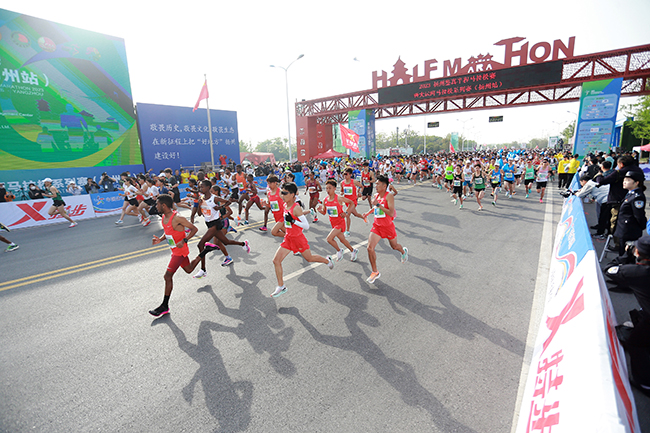 【3】4月16日，2023扬州鉴真半程马拉松赛暨大运河马拉松系列赛（扬州站）在江苏省扬州市马拉松公园鸣枪开赛 孟德龙 摄.jpg