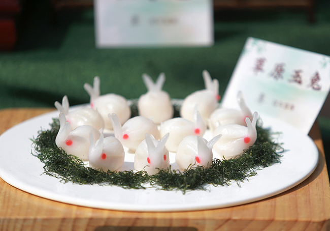 【1】草原玉兔。孟德龙 摄 .jpg