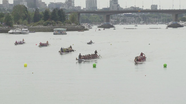 2 ,北美最大的龙舟比赛在温哥华举行.jpg 2 ,北美最大的龙舟比赛在温哥华举行.jpg