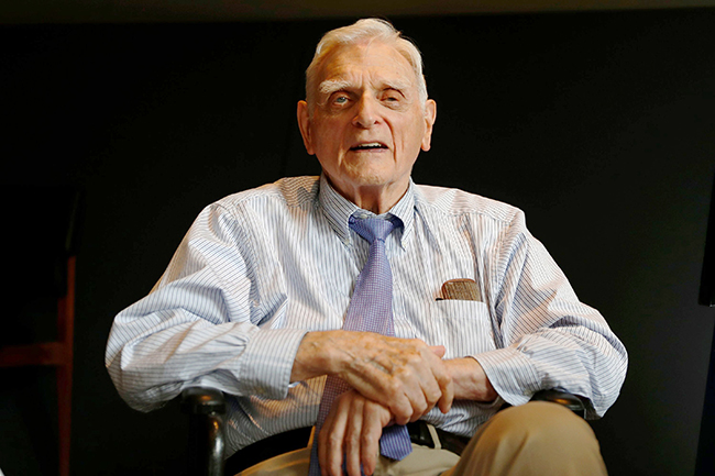 4,锂电池研发先驱古迪纳夫去世.jpg 4,锂电池研发先驱古迪纳夫去世.jpg