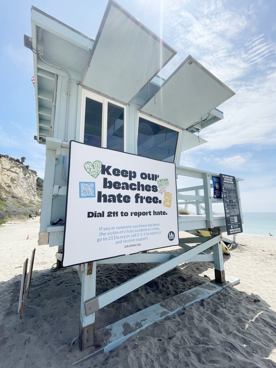 1,头条 洛县的海滩设立反仇恨广告牌.jpg 1,头条 洛县的海滩设立反仇恨广告牌.jpg