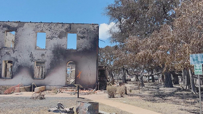1,头条 夏威夷野火后,拉海纳居民等待回家.jpg 1,头条 夏威夷野火后,拉海纳居民等待回家.jpg