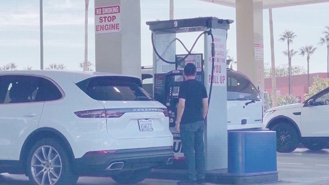 1,头条 2023年美国油价飙升至历史新高.jpg 1,头条 2023年美国油价飙升至历史新高.jpg