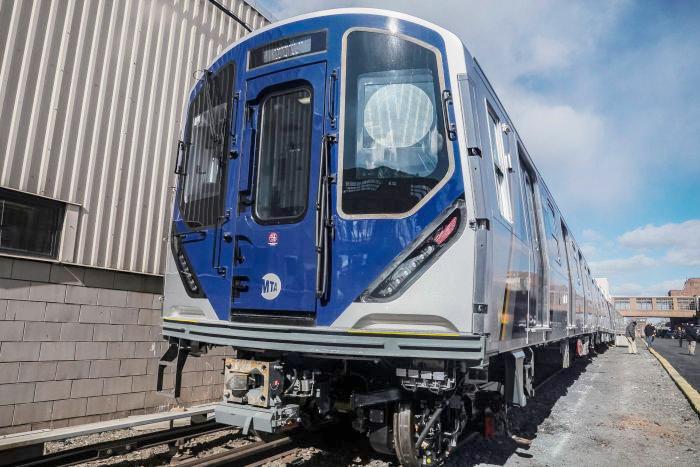 6，纽约高科技地铁列车遭停运.jpg