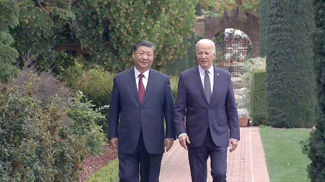 习近平和拜登在菲洛丽庄园散步.jpg 习近平和拜登在菲洛丽庄园散步.jpg