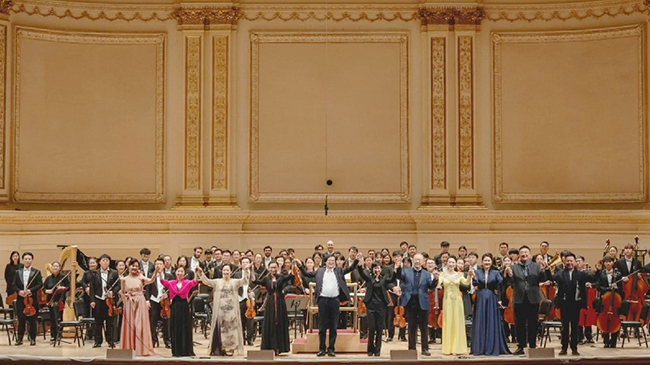 2,中央音乐学院交响乐团纽约演出满场掌声.jpg 2,中央音乐学院交响乐团纽约演出满场掌声.jpg