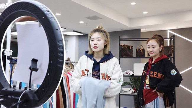 2E-commerce, simplified customs clearance drive clothing trade in Qingdao.jpg