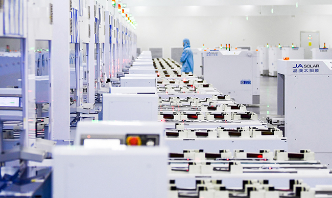 扬州晶澳光伏电池生产线。吴忠祥 摄.jpg