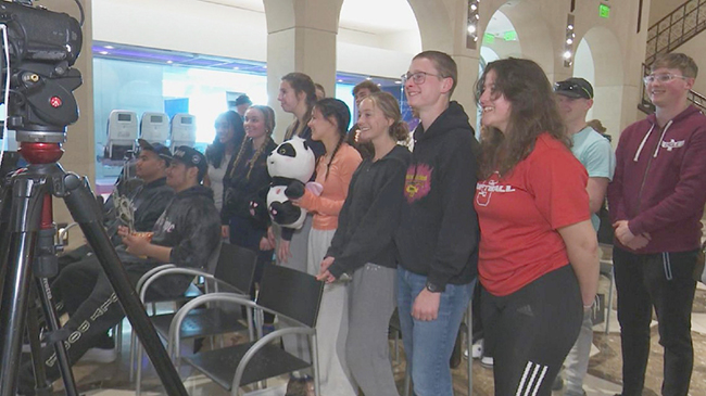 1,头条 华盛顿州24名高中生赴华交流活动.jpg 1,头条 华盛顿州24名高中生赴华交流活动.jpg