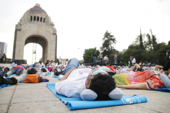 4,墨西哥:呼喚健康睡眠 數百人當街小憩.jpg 4,墨西哥:呼喚健康睡眠 數百人當街小憩.jpg