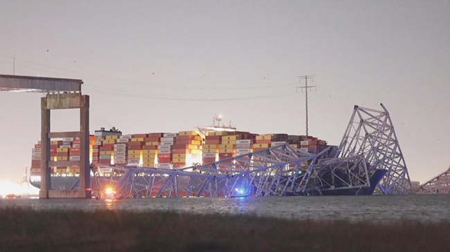 1，头条 巴尔的摩大桥倒塌影响美国多个行业.jpg