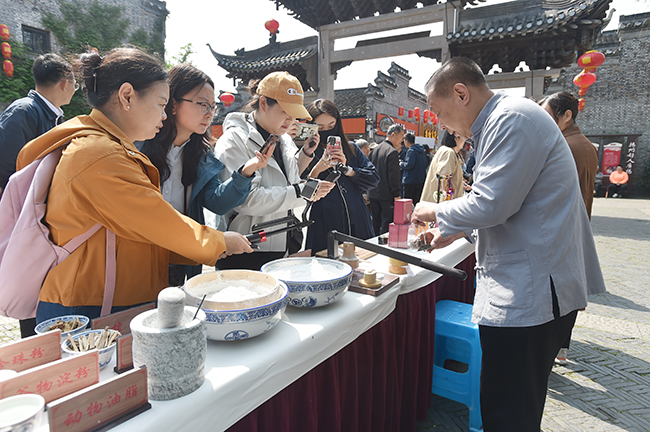 非遗展示。庄文斌 摄.JPG