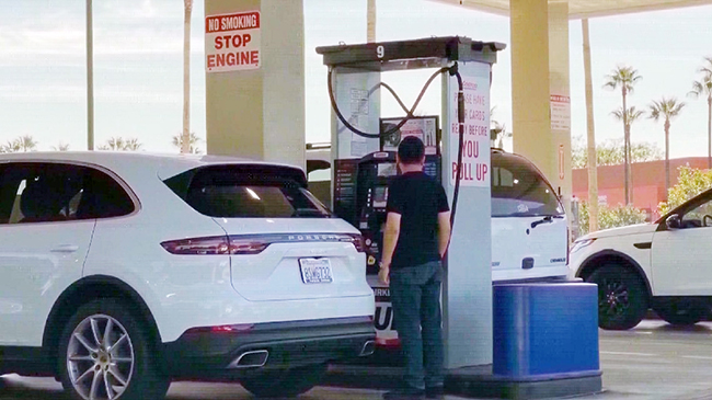 1,头条 州长纽森宣布计划防止石油巨头“利润暴涨”.jpg 1,头条 州长纽森宣布计划防止石油巨头“利润暴涨”.jpg