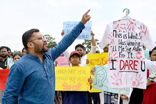 8,印反性侵抗议活动愈演愈烈.jpg 8,印反性侵抗议活动愈演愈烈.jpg
