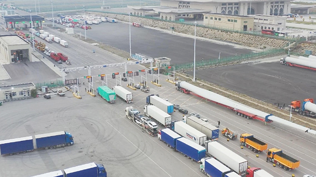 China's key land port sees surge in foreign trade in first ten months.jpg