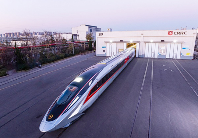 2，青岛造全球最快高铁样车发布.jpg