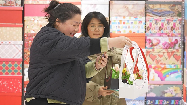 China’s Yiwu market bustles as global trade resumes post-holiday.jpg