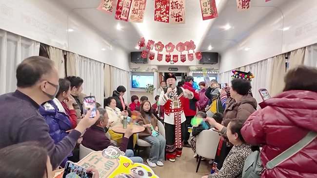 3,中国老年旅游列车越来越受欢迎.jpg 3,中国老年旅游列车越来越受欢迎.jpg