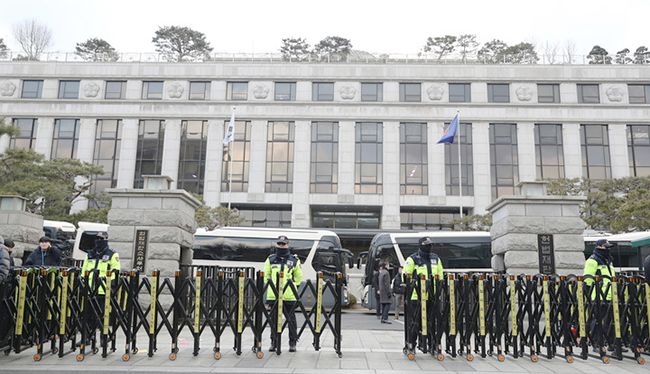 4,宣判日临近,韩政府禁法院附近飞行无人机.jpg 4,宣判日临近,韩政府禁法院附近飞行无人机.jpg