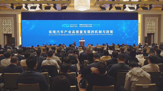 China vows comprehensive efforts to advance EV development： official.jpg