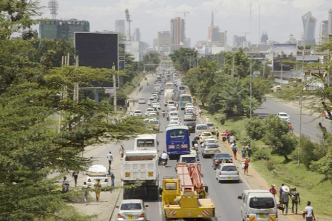 1,头条 报告称非洲车祸致死人数超过战争:每两分钟夺走一条生命.jpg 1,头条 报告称非洲车祸致死人数超过战争:每两分钟夺走一条生命.jpg