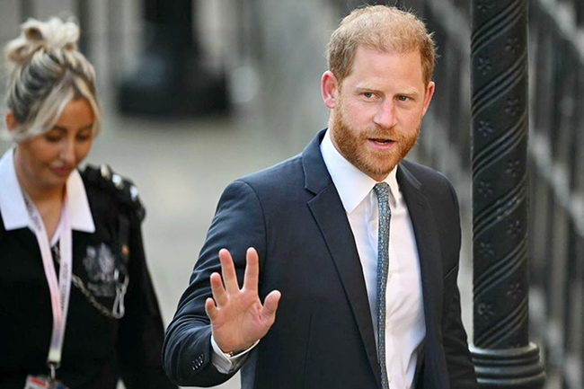 4,哈里王子罕见现身伦敦法院.jpg 4,哈里王子罕见现身伦敦法院.jpg