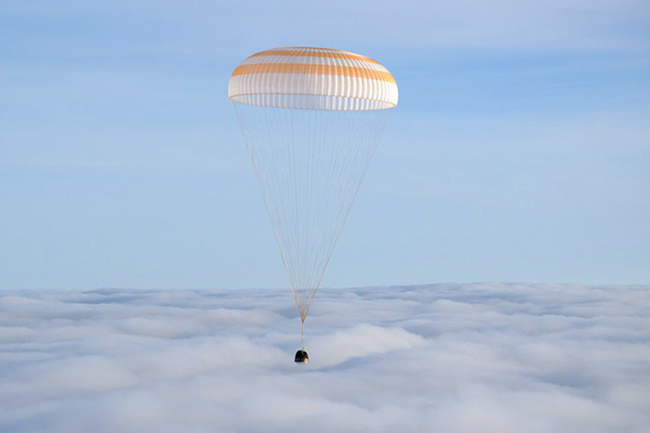 3,美最年长宇航员70岁生日当天返回地球.jpg 3,美最年长宇航员70岁生日当天返回地球.jpg
