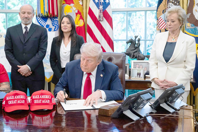 3,外媒:特朗普下令关闭援非机构.jpg 3,外媒:特朗普下令关闭援非机构.jpg