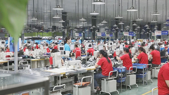 Foreign trade firms in China boost orders by expanding overseas markets.jpg