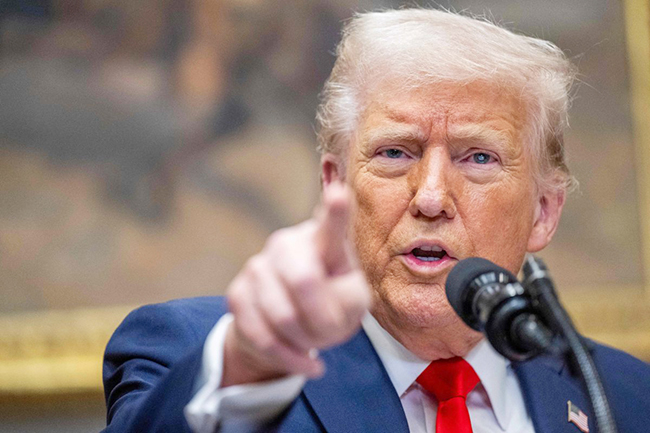 2,特朗普签署旅行禁令 12国公民不许入境美国.jpg 2,特朗普签署旅行禁令 12国公民不许入境美国.jpg