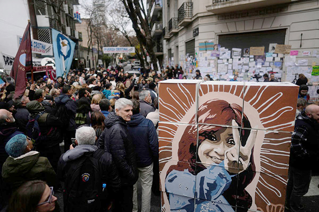 2,阿根廷前总统克里斯蒂娜开始居家服刑.jpg 2,阿根廷前总统克里斯蒂娜开始居家服刑.jpg