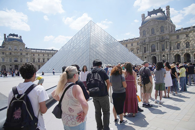4,卢浮宫员工罢工导致短暂闭馆.jpg 4,卢浮宫员工罢工导致短暂闭馆.jpg