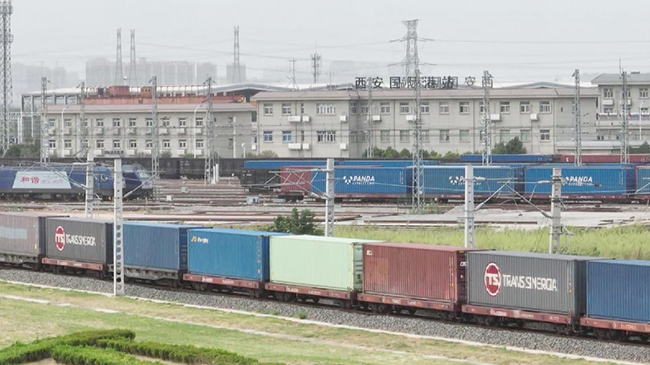 China-Europe freight trains on full timetables surpass 1,000 trips.jpg