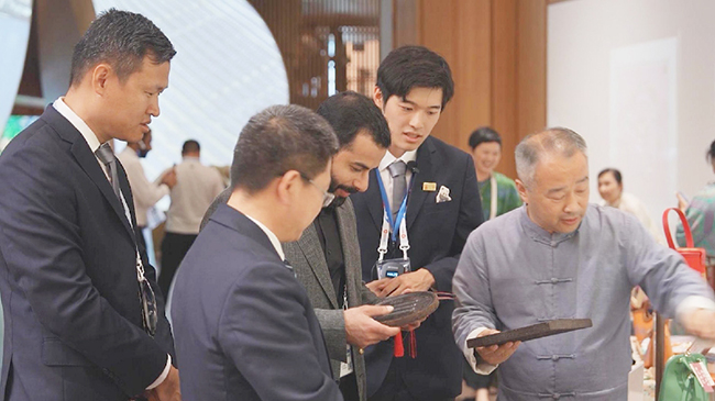 Saudi delegation visits China Pavilion at Osaka World Expo.jpg