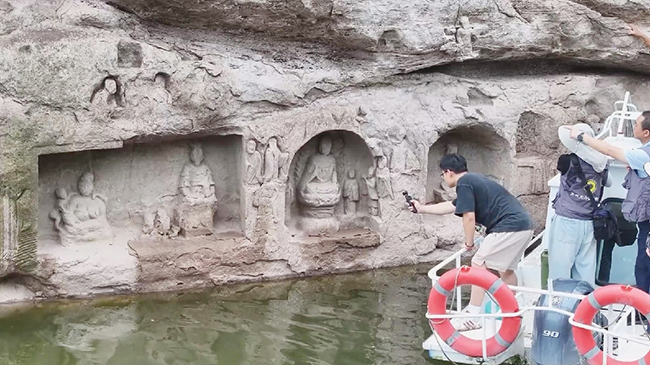 Ancient cliff carvings surface in Chongqing.jpg Ancient cliff carvings surface in Chongqing.jpg