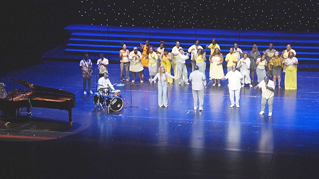 2，中美青年合唱节：以歌为桥 共谱友谊乐章.jpg