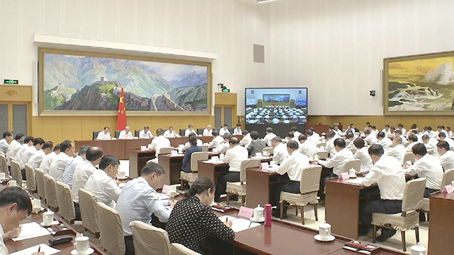 Chinese premier urges efforts to sustain economic uptrend.jpg