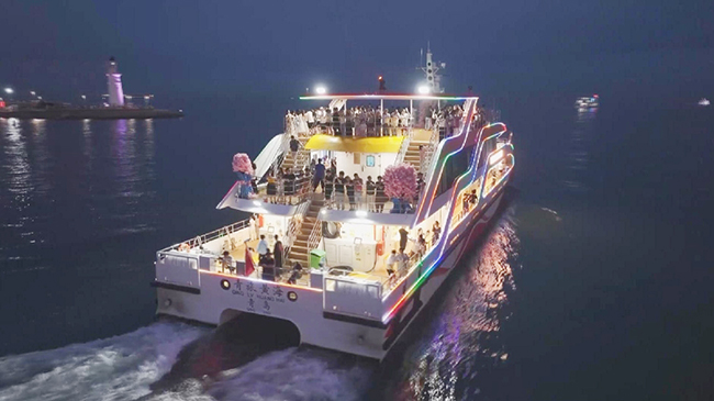 1，头条 电影周边产品正催生中国下一个消费大市场。.jpg