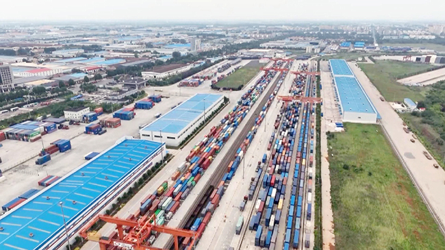 The multimodal transport center in Qingdao reports more freight train services to Europe.jpg