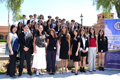 圖10：洛杉磯分會為本地高中生舉辦領袖才能訓練課程.JPG