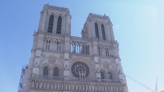 1，头条 巴黎圣母院塔楼关闭六年后重新开放.jpg