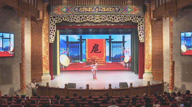 Chinese celebrate National Day holiday with colorful cultural activities.jpg