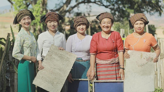 Dai people in Yunnan celebrate Closing Festival with dance, traditional foods.jpg