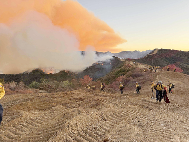 1,头条 洛杉矶山火一年后,加州继续开展全州范围的社区重建工作.jpeg 1,头条 洛杉矶山火一年后,加州继续开展全州范围的社区重建工作.jpeg