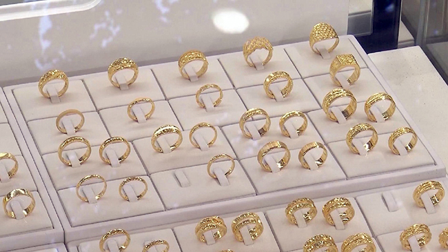 Gold, silver futures surge as geopolitical tensions fuel demand.jpg Gold, silver futures surge as geopolitical tensions fuel demand.jpg