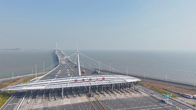 Hong Kong-Zhuhai-Macao Bridge handles over 100 mln passenger trips since opening in 2018.jpg