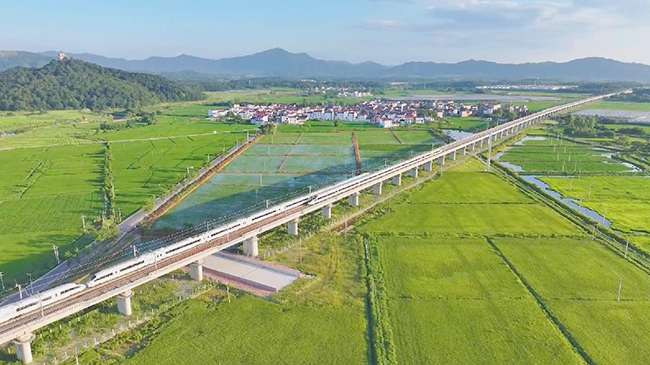 Railway fixed asset investment tops 900 billion yuan in 2025.jpg Railway fixed asset investment tops 900 billion yuan in 2025.jpg