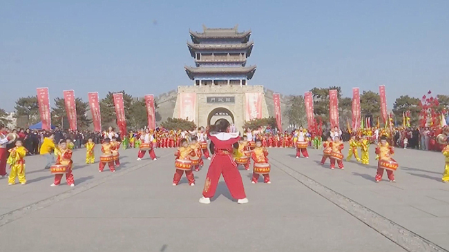 Chinese people welcome New Year with various activities.jpg Chinese people welcome New Year with various activities.jpg